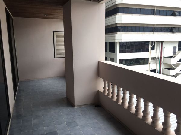 Picture of 3 bed Condo in Sriratana Mansion 2 Khlong Toei Nuea Sub District C10881