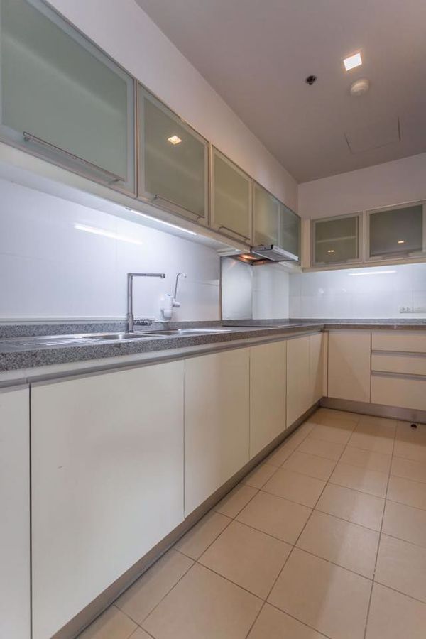 Picture of 3 bed Condo in Millennium Residence Khlongtoei Sub District C10968