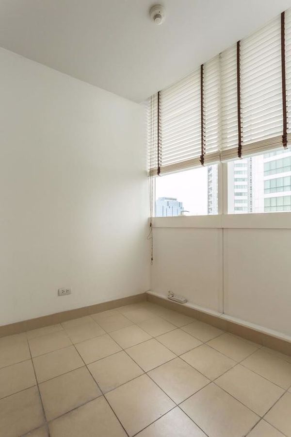 Picture of 3 bed Condo in Millennium Residence Khlongtoei Sub District C10968