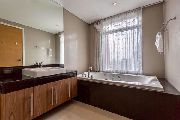 รูปภาพ 3 bed Condo in Fullerton Sukhumvit Khlongtoei Sub District C10973