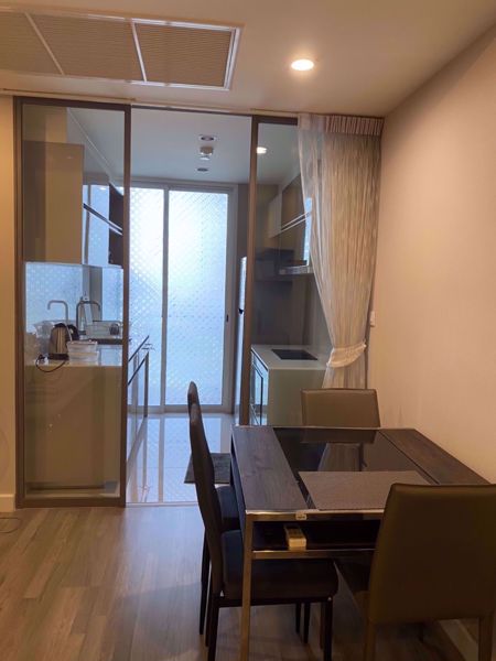 รูปภาพ 1 bed Condo in The Room Sathorn-TanonPun Silom Sub District C11003