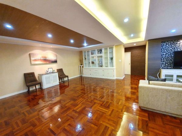 Picture of 2 bed Condo in Le Premier 1 Khlong Toei Nuea Sub District C11048