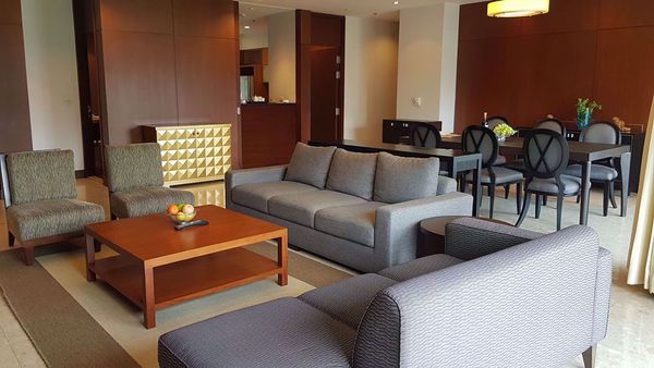 รูปภาพ 3 bed Condo in Royal Residence Park Lumphini Sub District C11111