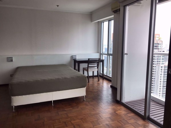 รูปภาพ 1 bed Condo in Silom Suite Silom Sub District C10113