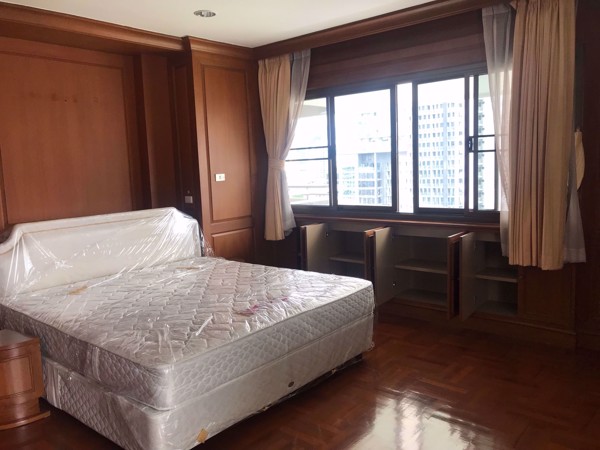 รูปภาพ 3 bed Condo in Tower Park Khlong Toei Nuea Sub District C11334