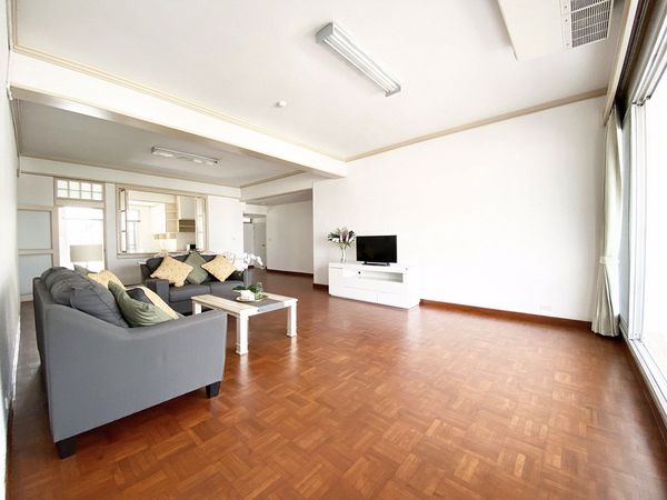 รูปภาพ 3 bed Condo in KC Court Apartment Khlong Tan Nuea Sub District C11373