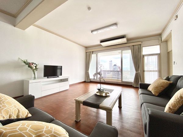 รูปภาพ 3 bed Condo in KC Court Apartment Khlong Tan Nuea Sub District C11373