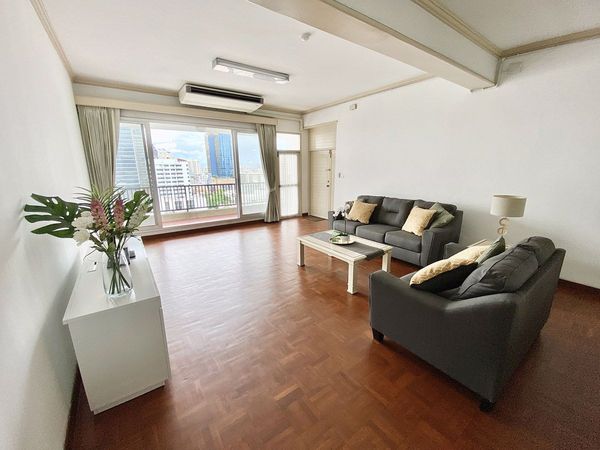 รูปภาพ 3 bed Condo in KC Court Apartment Khlong Tan Nuea Sub District C11373