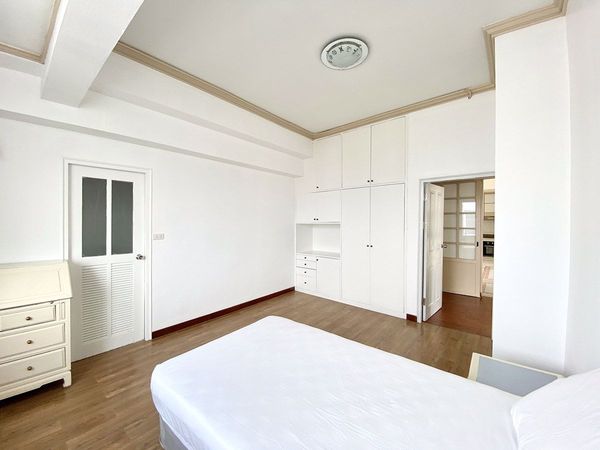 รูปภาพ 3 bed Condo in KC Court Apartment Khlong Tan Nuea Sub District C11373