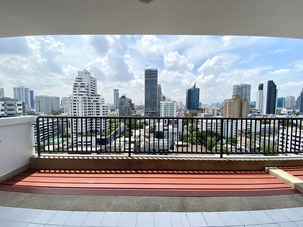 รูปภาพ 3 bed Condo in KC Court Apartment Khlong Tan Nuea Sub District C11373