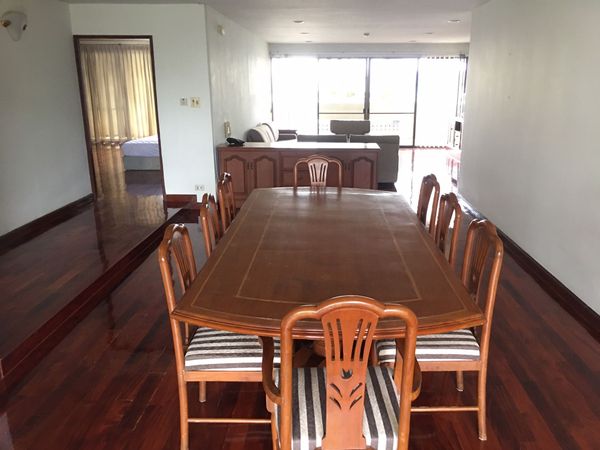 รูปภาพ 3 bed Condo in Wewon Mansion Khlong Tan Nuea Sub District C11380