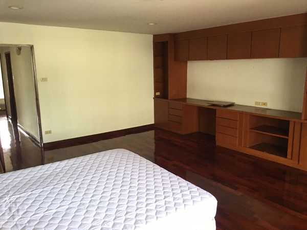 รูปภาพ 3 bed Condo in Wewon Mansion Khlong Tan Nuea Sub District C11380