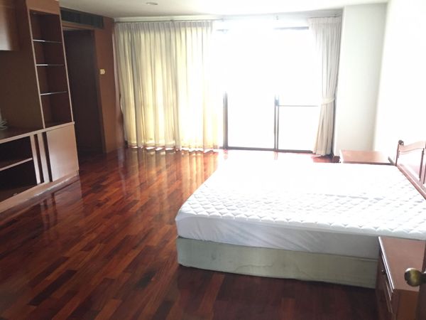 รูปภาพ 3 bed Condo in Wewon Mansion Khlong Tan Nuea Sub District C11380