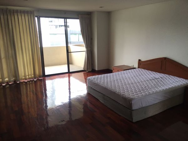 รูปภาพ 3 bed Condo in Wewon Mansion Khlong Tan Nuea Sub District C11380