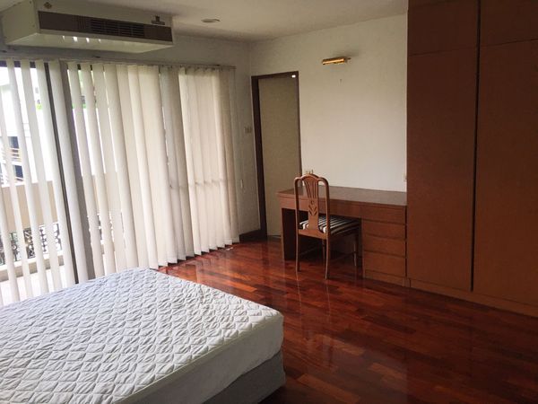 รูปภาพ 3 bed Condo in Wewon Mansion Khlong Tan Nuea Sub District C11380