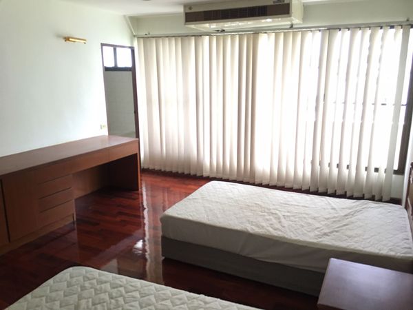 รูปภาพ 3 bed Condo in Wewon Mansion Khlong Tan Nuea Sub District C11380