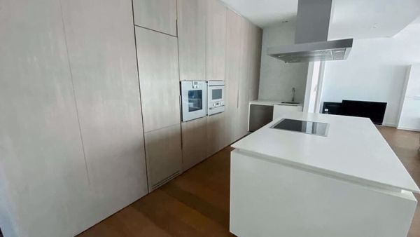 Picture of 3 bed Condo in 185 Rajadamri Lumphini Sub District C11398