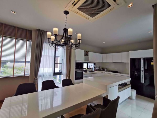 รูปภาพ 4 ห้องนอน Condo ในโครงการ Parc Priva Huai Khwang Sub District C11403