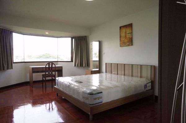 Picture of 2 bed Condo in Baan Suanpetch Khlong Toei Nuea Sub District C11457