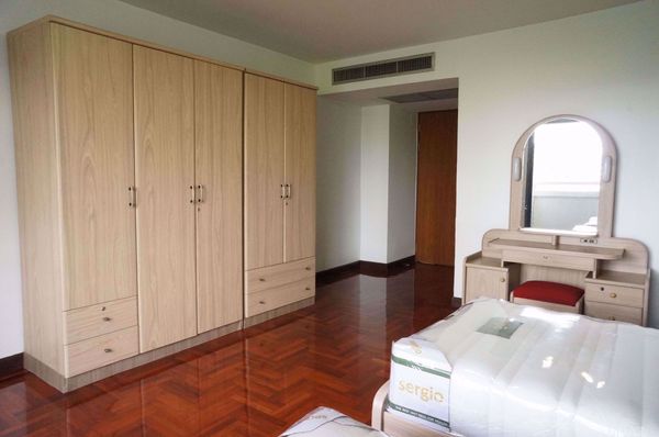 Picture of 2 bed Condo in Baan Suanpetch Khlong Toei Nuea Sub District C11457