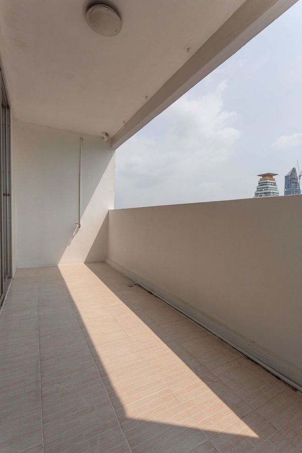 รูปภาพ 3 bed Condo in DS Tower 1 Sukhumvit 33 Khlong Tan Nuea Sub District C11566