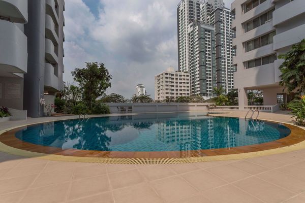 รูปภาพ 3 bed Condo in DS Tower 1 Sukhumvit 33 Khlong Tan Nuea Sub District C11566