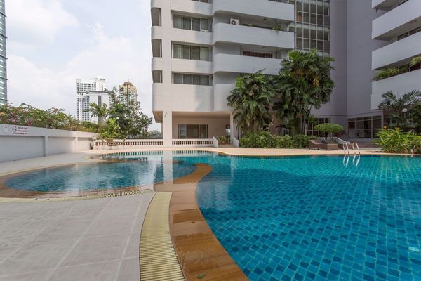 รูปภาพ 3 bed Condo in DS Tower 1 Sukhumvit 33 Khlong Tan Nuea Sub District C11566