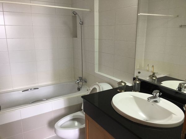 Picture of 2 bed Condo in Queen's Park View Khlongtan Sub District C11589