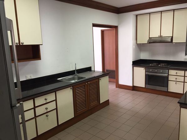 รูปภาพ 3 bed Condo in Baan Pakapan Khlongtan Sub District C11595