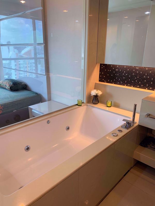 รูปภาพ 2 bed Condo in The Address Sathorn Silom Sub District C11606