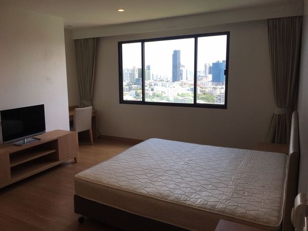 รูปภาพ 2 bed Condo in Charoenjai Place Khlong Tan Nuea Sub District C11754