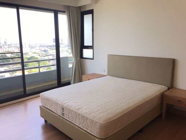 รูปภาพ 2 bed Condo in Charoenjai Place Khlong Tan Nuea Sub District C11754