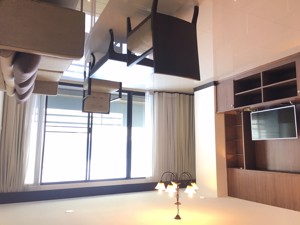 รูปภาพ 3 bed Condo in Charoenjai Place Khlong Tan Nuea Sub District C11755