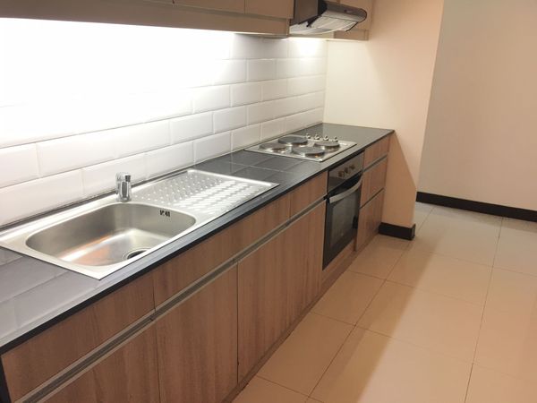 รูปภาพ 3 bed Condo in Charoenjai Place Khlong Tan Nuea Sub District C11755