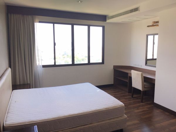 รูปภาพ 3 bed Condo in Charoenjai Place Khlong Tan Nuea Sub District C11755