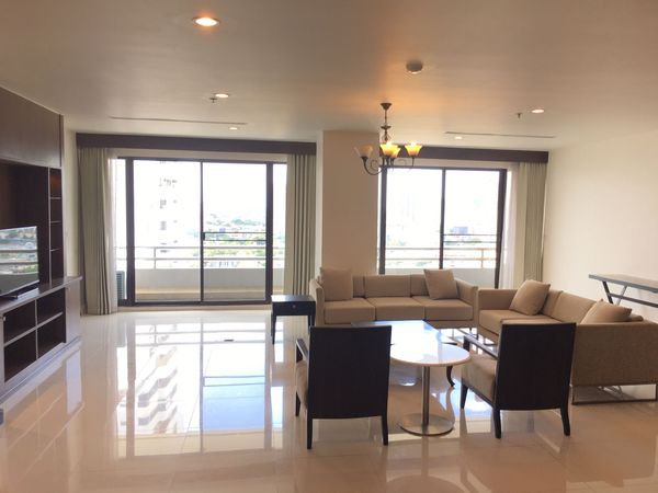 รูปภาพ 4 bed Condo in Charoenjai Place Khlong Tan Nuea Sub District C11756