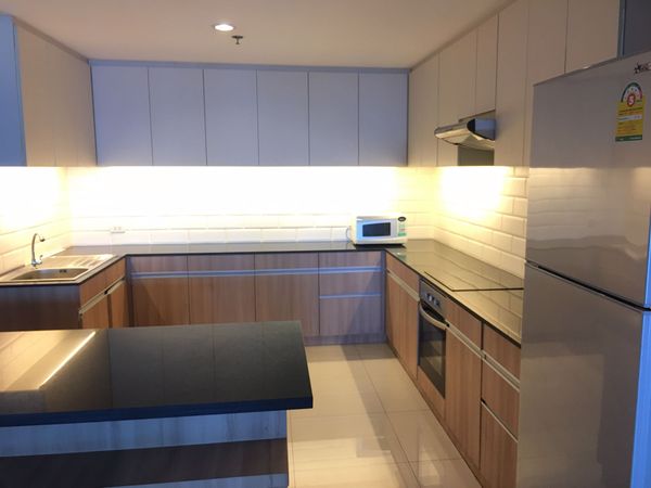 รูปภาพ 4 bed Condo in Charoenjai Place Khlong Tan Nuea Sub District C11756