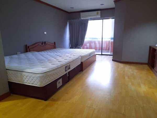 Picture of 3 bed Condo in Fifty Fifth Tower Khlong Tan Nuea Sub District C11760