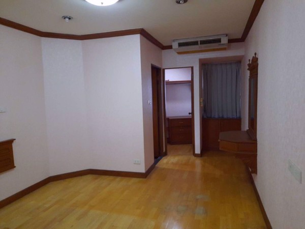 Picture of 3 bed Condo in Fifty Fifth Tower Khlong Tan Nuea Sub District C11760