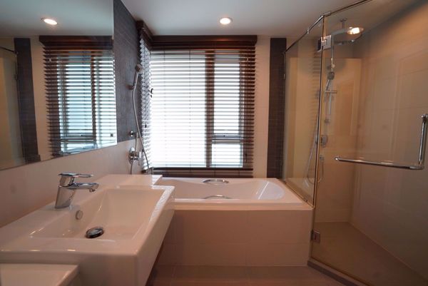 Picture of 2 bed Condo in The Crest Sukhumvit 49 Khlong Tan Nuea Sub District C11775