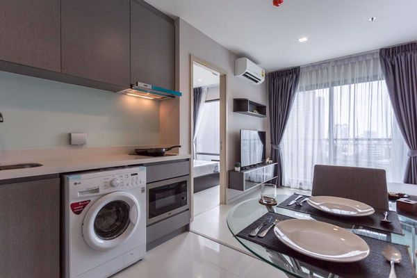 รูปภาพ 1 bed Condo in Rhythm Sukhumvit 36-38 Phra Khanong Sub District C10831