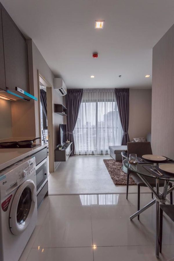 รูปภาพ 1 bed Condo in Rhythm Sukhumvit 36-38 Phra Khanong Sub District C10831