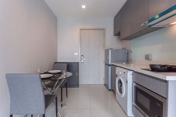 รูปภาพ 1 bed Condo in Rhythm Sukhumvit 36-38 Phra Khanong Sub District C10831