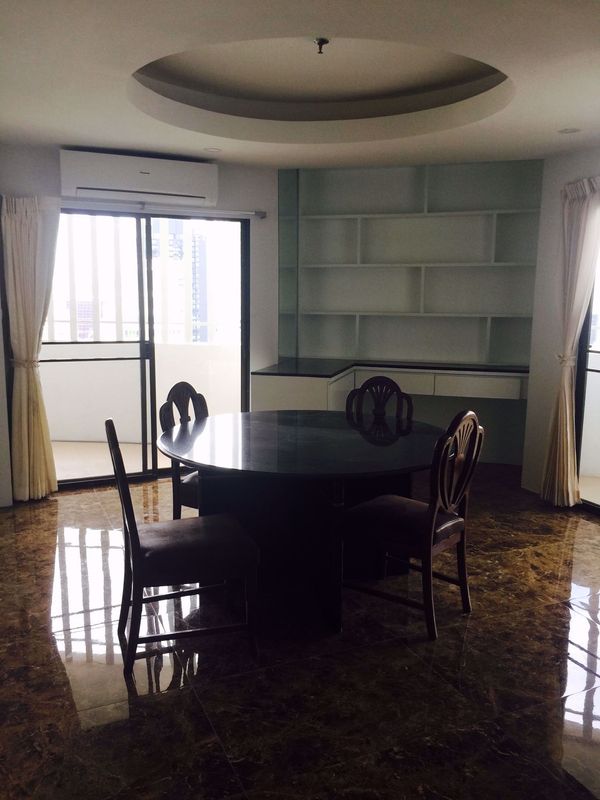 รูปภาพ 3 bed Condo in Fifty Fifth Tower Khlong Tan Nuea Sub District C11905