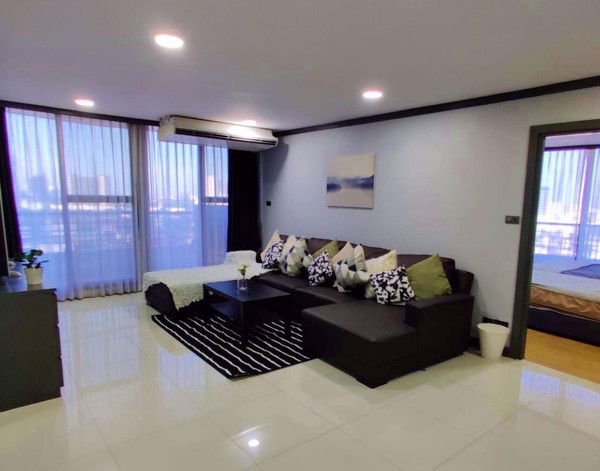 Picture of 3 bed Condo in Supalai Place Condominium Khlong Tan Nuea Sub District C11752