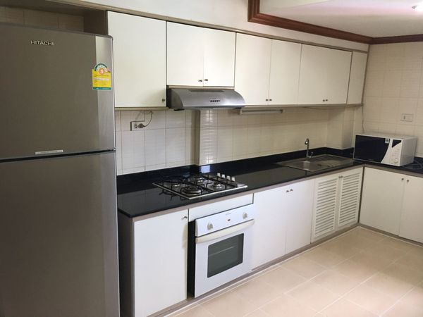 รูปภาพ 3 bed Condo in DH Grand Tower Khlong Tan Nuea Sub District C12012