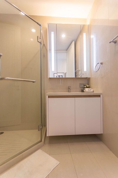 รูปภาพ 2 bed Condo in Q Langsuan Lumphini Sub District C012082