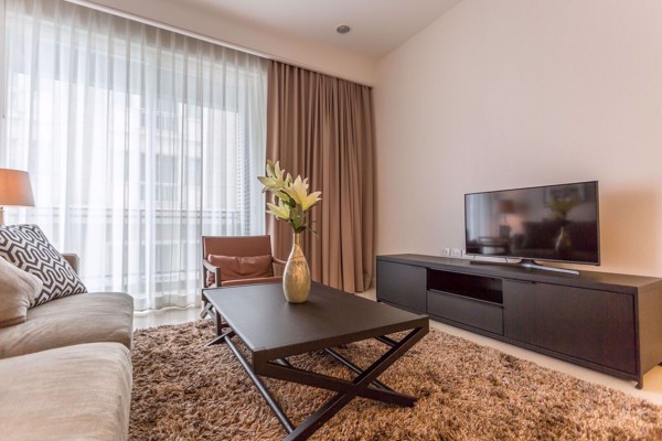 รูปภาพ 2 bed Condo in Q Langsuan Lumphini Sub District C012083