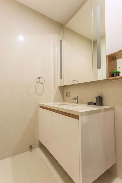 รูปภาพ 2 bed Condo in Q Langsuan Lumphini Sub District C012083