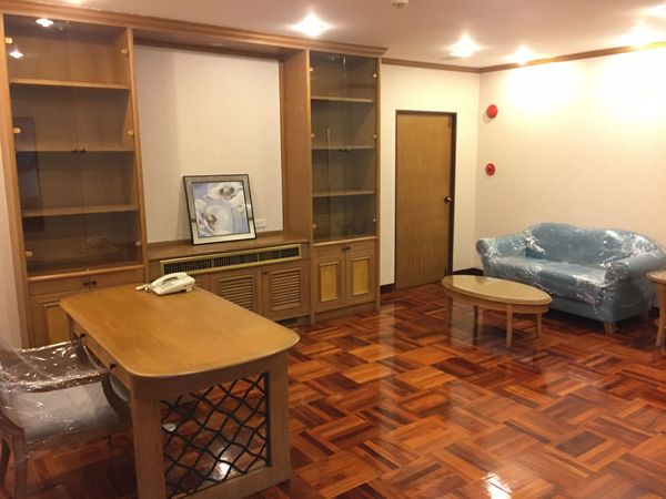 รูปภาพ 4 bed Condo in Nida Thonglor Khlong Tan Nuea Sub District C012147